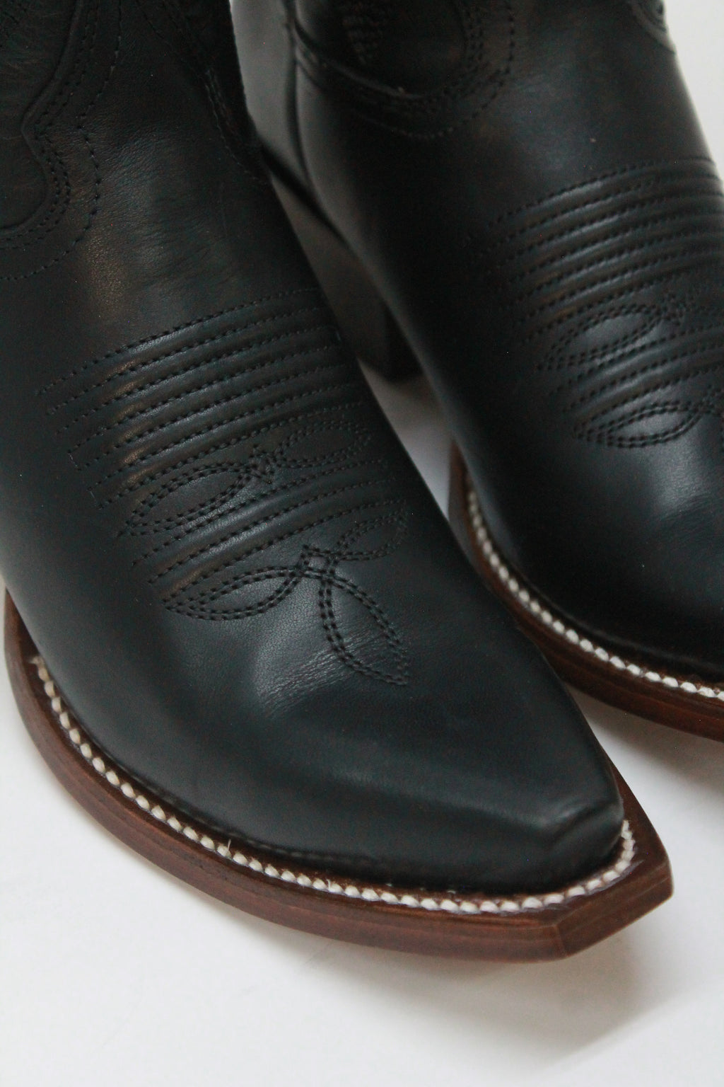 BLACK PLAIN LEATHER SNIP TOE