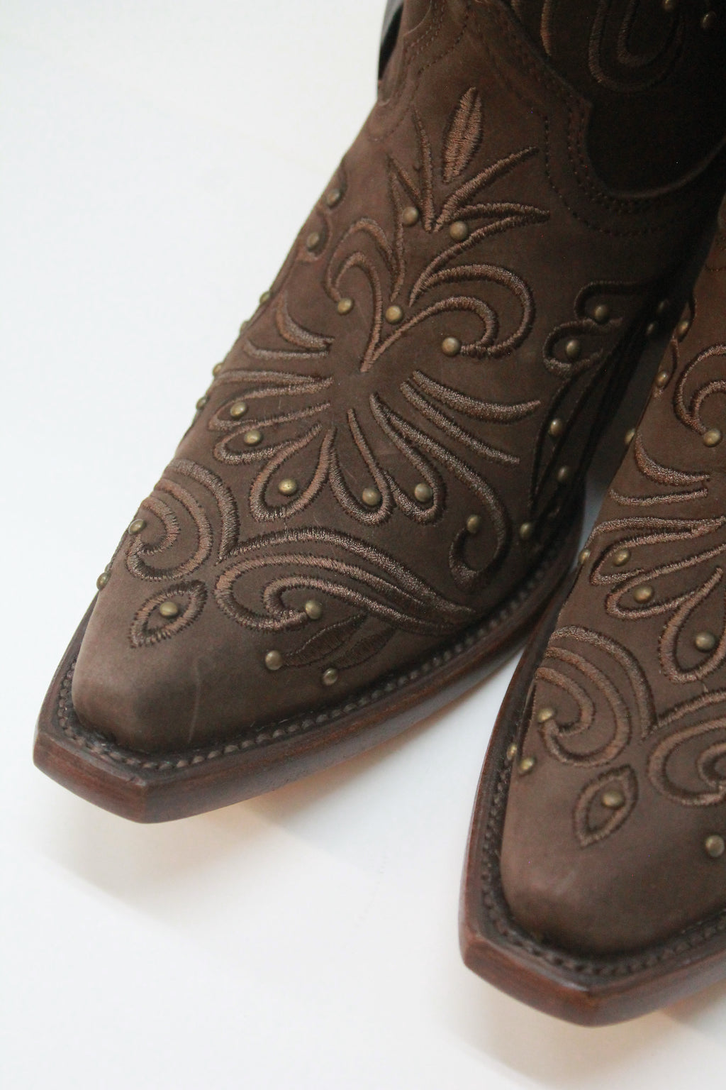 BROWN MEDIUM STUDDED BOOTS