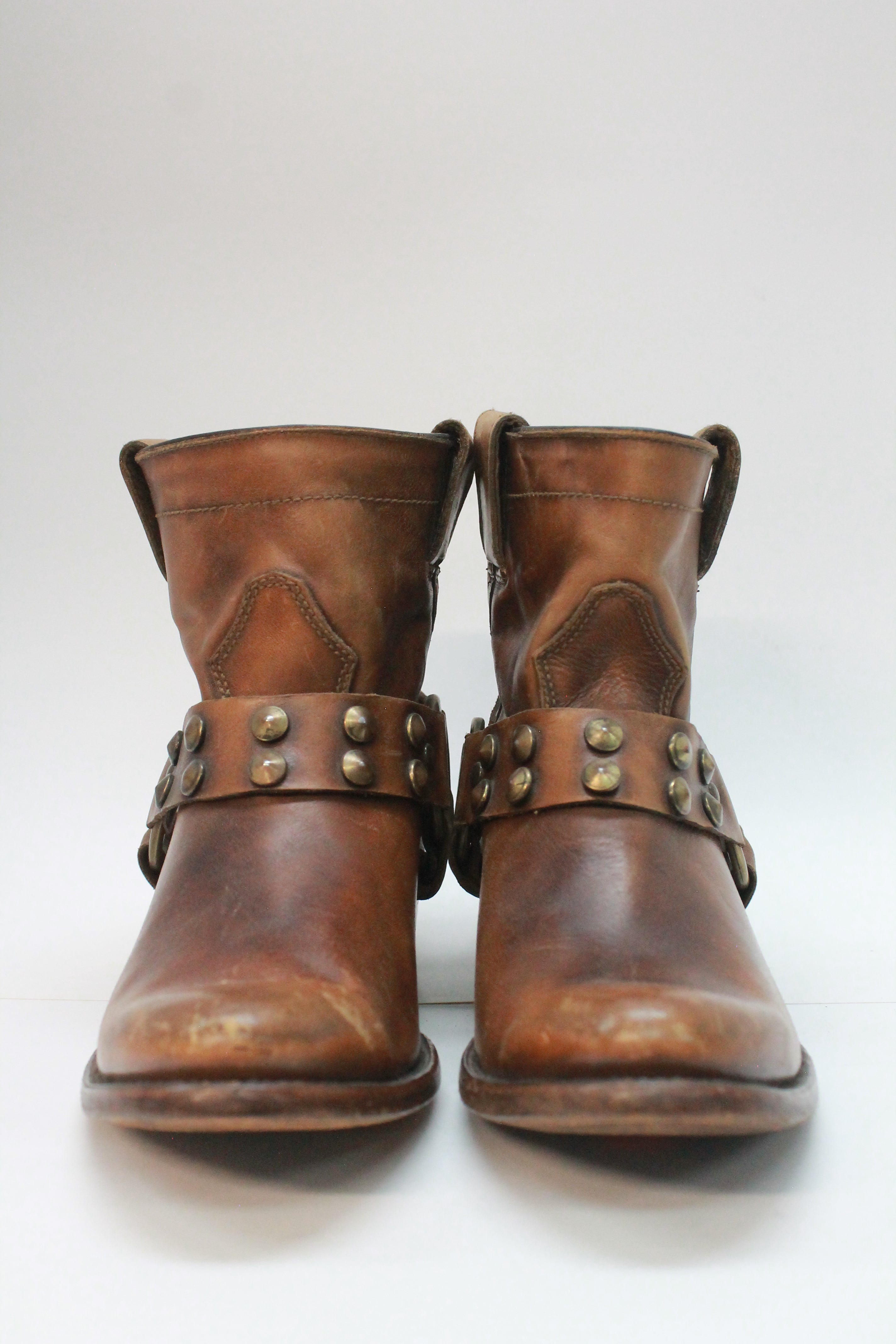Distressed Low Brown Women's Boots