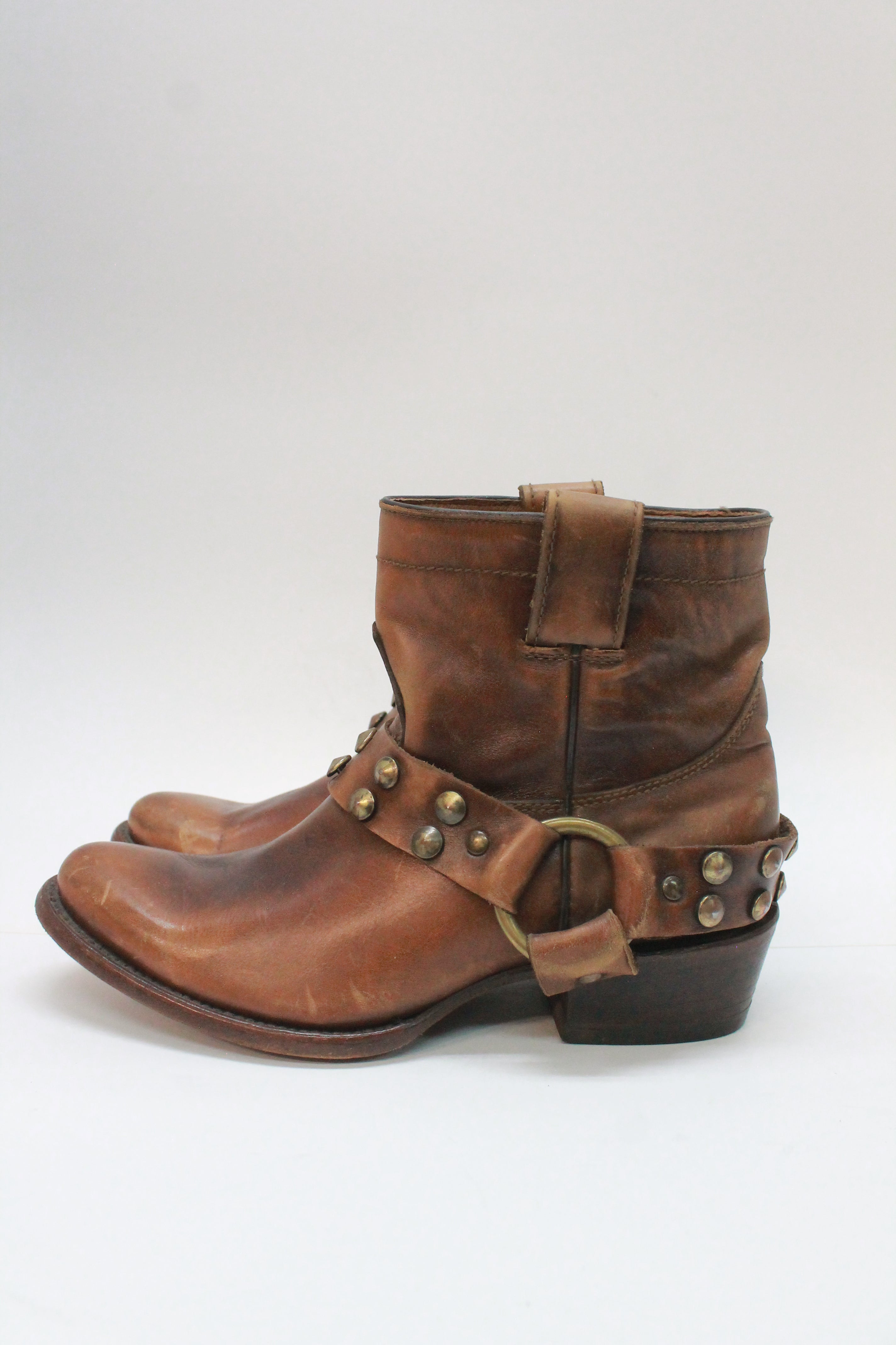 Distressed Low Brown Women's Boots