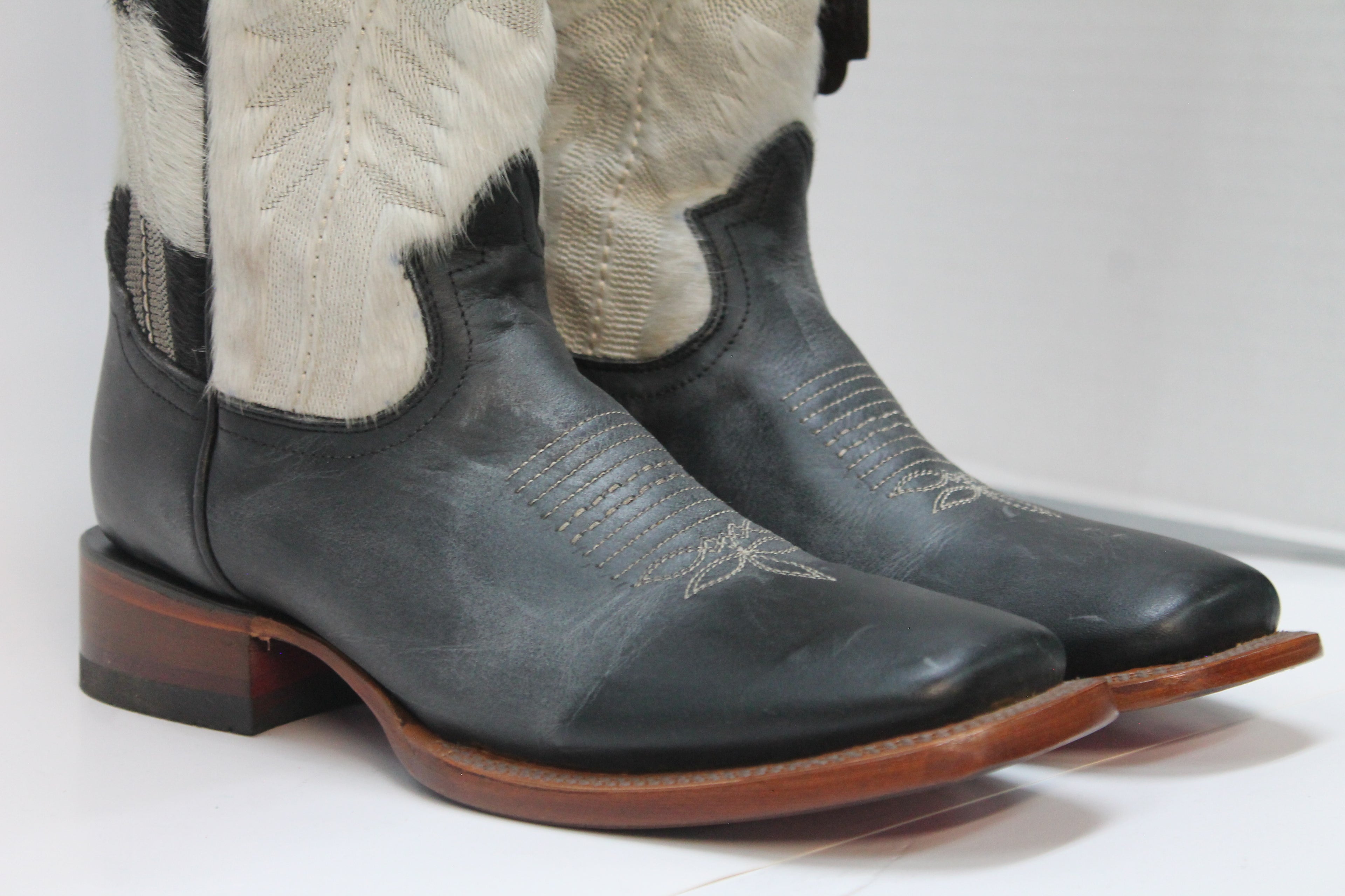 KNEE HIGH COWHIDE LEATHER BOOTS